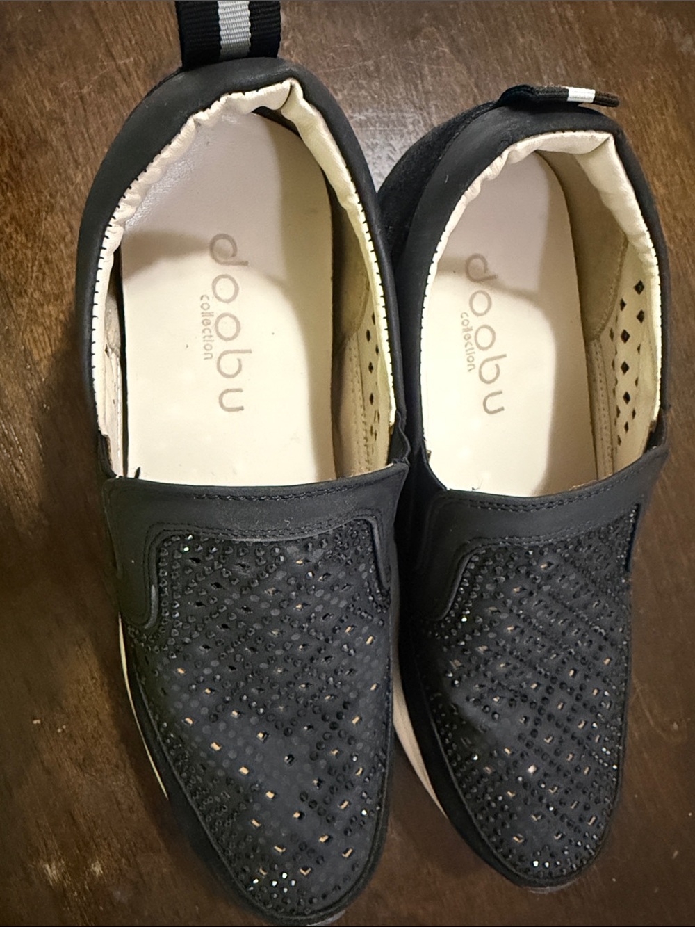 Zapatos Doobu Negros Sin Cordones con Brillos – Muy Cómodos